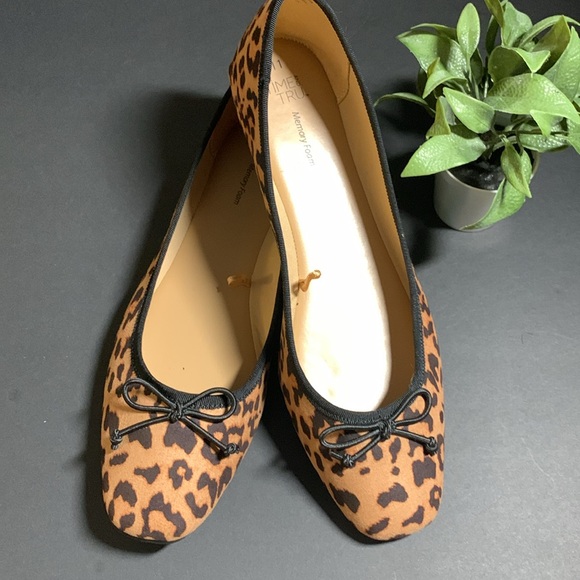 NWOT Time and Tru Flats - Picture 4 of 6